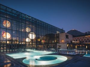 In den Monaten nach Weihnachten ist die Südtiroler Therme Meran der ideale Ort, um zur Ruhe zu kommen und Kraft für das neue Jahr zu sammeln In den Monaten nach Weihnachten ist die Südtiroler Therme Meran der ideale Ort, um zur Ruhe zu kommen und Kraft für das neue Jahr zu sammeln