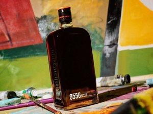 Jägermeister kann auch Premium - mit der auf 2500 Flaschen begrenzten Sonderedition 9556, Kunstaktion inklusive