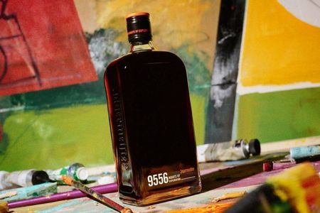 Jägermeister kann auch Premium - mit der auf 2500 Flaschen begrenzten Sonderedition 9556, Kunstaktion inklusive