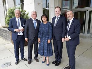 Peter-Sebastian Krause (Rheinmetall), Armin Papperger (Rheinmetall), Jutta Zülow (Zülow AG/Unternehmerschaft), OB Dr. Stephan Keller (Landeshauptstadt Düsseldorf), Michael Grütering Unternehmerschaft Düsseldorf Peter-Sebastian Krause (Rheinmetall), Armin Papperger (Rheinmetall), Jutta Zülow (Zülow AG/Unternehmerschaft), OB Dr. Stephan Keller (Landeshauptstadt Düsseldorf), Michael Grütering Unternehmerschaft Düsseldorf