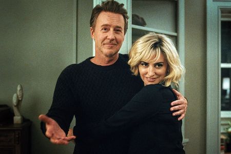 Die neuen Nachbarn sind ein vermeintlich ideales Paar: Hawk (Edward Norton) und Pina (Penélope Cruz)