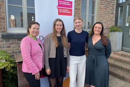 Ann-Kathrin Prömpers, Kim Herfurtner, Referentin Tara Gansfort und Kathrin de Blois
