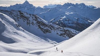Die Skitour auf die Rote Kinkele führt durchs kleine Bergdorf Kamelisenalm im Osttiroler Villgratental