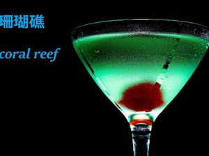 Der Coral Reef Cocktail in der farbenfrohen Korallenwelt Der Coral Reef Cocktail in der farbenfrohen Korallenwelt