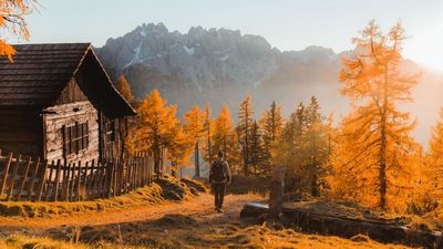 Der Ederplan, 2.061 Meter hoher Hausberg der Gemeinde Dölsach in Osttirol, ermöglicht einen Panoramablick von der Hochalmspitze bis zu den Lienzer Dolomiten und den Julischen Alpen
