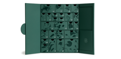 Der luxuriöse Adventskalender steckt voller hochwertiger Hautpflegeprodukte und -Tools, die jeden Tag im Dezember zu einem besonderen Erlebnis machen