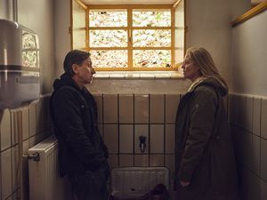 Trine Dyrholm und Tim Roth, in Poison – Eine Liebesgeschichte Trine Dyrholm und Tim Roth, in Poison – Eine Liebesgeschichte