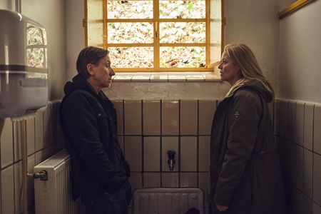 Trine Dyrholm und Tim Roth, in Poison – Eine Liebesgeschichte