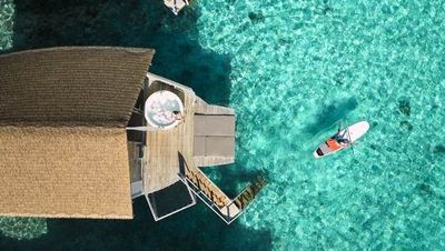Zeit für Zweisamkeit: Im adults-only Centara Ras Fushi Resort & Spa auf den Malediven genießen Paare ungestörte Flitterwochen oder trauen sich sogar