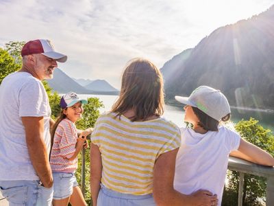 Der Sylvensteinsee ist ein entspanntes Ausflugsziel für die ganze Familie