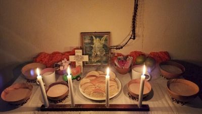 Kerzen auf Altar 
