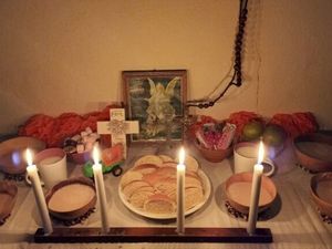 Kerzen auf Altar Kerzen auf Altar