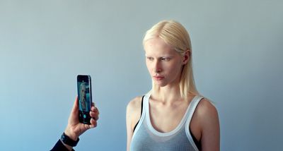 Masha (Marya Imbro) ein belarussisches Model, träumt von einer Karriere in China