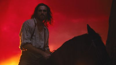 Stürmische Leidenschaft brodelt in Heathcliff (Jakob Elordi)