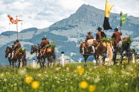 Traditionell: Am 30. Mai beim Brixentaler Antlassritt mit Musikkapelle und Glockengeläut