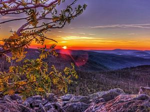Herbstlicher Goldsteig im Bayerischen Wald: Der Weitblick über das grenzenlose Waldgebirge macht den Bayerischen Wald einzigartig. Wandern, Radfahren und Naturgenießen gehören zu den schönsten Herbsterlebnissen in der farbenprächtigen Waldlandschaft Herbstlicher Goldsteig im Bayerischen Wald: Der Weitblick über das grenzenlose Waldgebirge macht den Bayerischen Wald einzigartig. Wandern, Radfahren und Naturgenießen gehören zu den schönsten Herbsterlebnissen in der farbenprächtigen Waldlandschaft