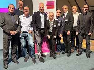 Der Regionalvorstand von DIE FAMILIENUNTERNEHMER Metropolregion Köln Bonn Der Regionalvorstand von DIE FAMILIENUNTERNEHMER Metropolregion Köln Bonn