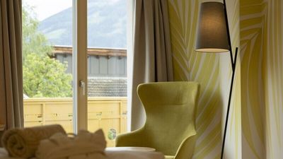Je nach Himmelsrichtung sind die Zimmer des Südtiroler Hotel Laurin in unterschiedlichen Pastelltönen gestaltet