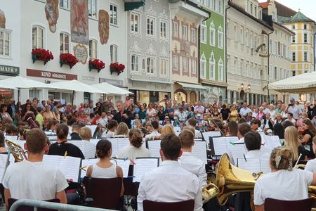 Die ganze Marktstraße wird in Bad Tölz zur Konzertbühne