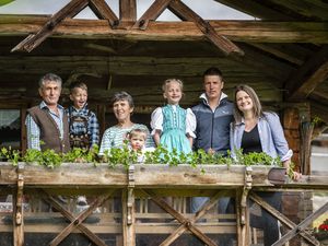 Zwischen Stall und Gipfel: Vom „Roter Hahn“-Viehbetrieb Unterlutaschghof in Schlinig bei Mals führen zahlreiche Wege in die Bergwelt der Sesvennagruppe