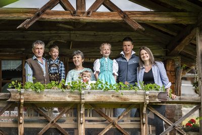 Zwischen Stall und Gipfel: Vom „Roter Hahn“-Viehbetrieb Unterlutaschghof in Schlinig bei Mals führen zahlreiche Wege in die Bergwelt der Sesvennagruppe