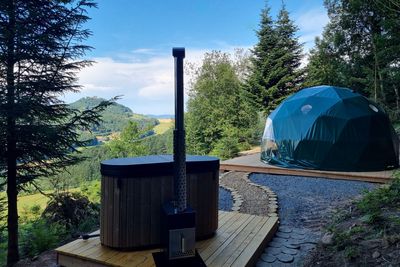 Natur pur im Schwarzwald – das Waldrand-Iglu für zwei mit freiem Blick auf den nächtlichen Himmel