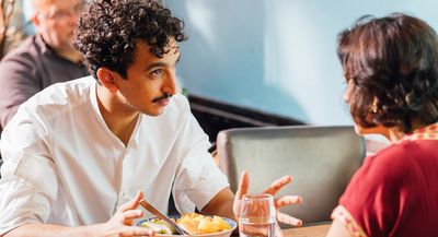 Mehdi (Younès Boucif) ein junger franko-algerischer Koch führt ein Doppelleben