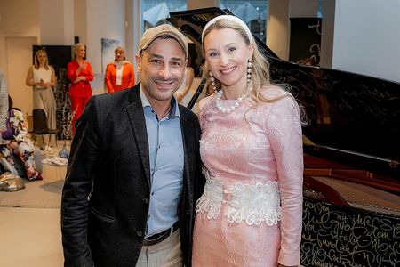 Sängers, Songwriters und Komponist Volkan Baydar mit Katharina Arnold