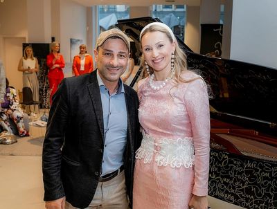 Sängers, Songwriters und Komponist Volkan Baydar mit Katharina Arnold