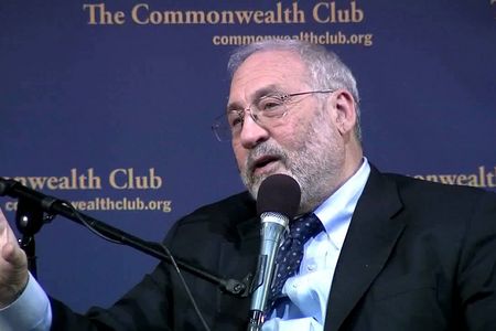 Mit einer scharfen Analyse beleuchtet Stiglitz die Hegemonie der neoliberalen Ideologen wie Hayek und Friedman und stellt provokante Fragen