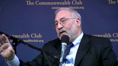 Mit einer scharfen Analyse beleuchtet Stiglitz die Hegemonie der neoliberalen Ideologen wie Hayek und Friedman und stellt provokante Fragen