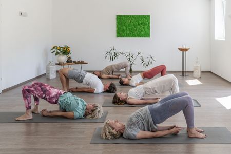 Das Kleebauer Hof Retreat Center im oberösterreichischen Mühlviertel lässt Indigourlauber im Winter bei Yoga und Bewegung an der frischen Luft zur Ruhe finden