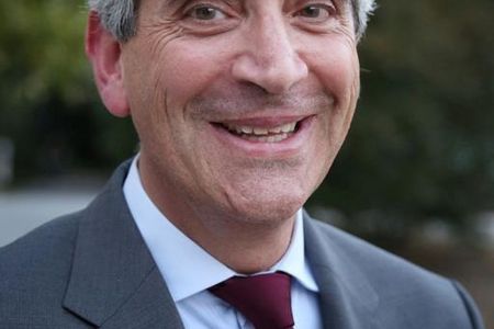 Begrüßt wurden die Gäste – etwa dreißig Unternehmerinnen und Unternehmer -  von Lothar Grünewald, Vorstand von DIE FAMILIENUNTERNEHMER