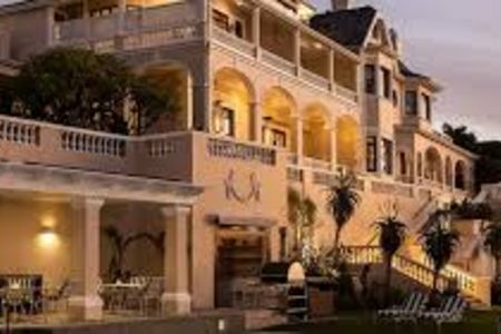 Mit nur elf individuell gestalteten Zimmern sowie zwei Villen, privater Atmosphäre und einer Lage, die man so kaum ein zweites Mal findet, das Ellerman House in Kapstadt