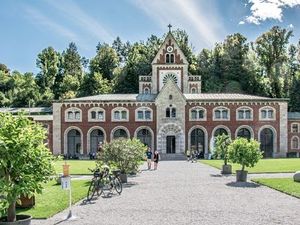 Das Areal der Alten Saline Bad Reichenhall ist nicht nur Industriedenkmal, sondern beherbergt neben einem Museum und seinen Solequellen auch die örtliche Kunstakademie sowie Shops und ein Restaurant Das Areal der Alten Saline Bad Reichenhall ist nicht nur Industriedenkmal, sondern beherbergt neben einem Museum und seinen Solequellen auch die örtliche Kunstakademie sowie Shops und ein Restaurant