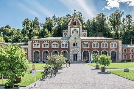 Das Areal der Alten Saline Bad Reichenhall ist nicht nur Industriedenkmal, sondern beherbergt neben einem Museum und seinen Solequellen auch die örtliche Kunstakademie sowie Shops und ein Restaurant