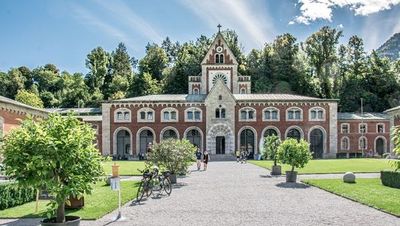 Das Areal der Alten Saline Bad Reichenhall ist nicht nur Industriedenkmal, sondern beherbergt neben einem Museum und seinen Solequellen auch die örtliche Kunstakademie sowie Shops und ein Restaurant