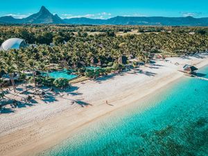 Das Vier-Sterne-Hotel La Pirogue feiert im Juni 2026 sein 50-jähriges Bestehen Das Vier-Sterne-Hotel La Pirogue feiert im Juni 2026 sein 50-jähriges Bestehen