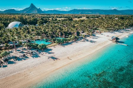 Das Vier-Sterne-Hotel La Pirogue feiert im Juni 2026 sein 50-jähriges Bestehen