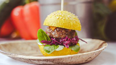 Beim überregional bekannten „Food-Festival“ treffen sich Hobby-Gourmets, Feinschmecker vom Fach sowie eine Handvoll exklusiver Aussteller am 1. August 2026 erneut zum Fachsimpeln und Genussfeiern im Hotel Vier Jahreszeiten Starnberg
