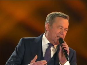 Roland Kaiser schafft es nach wie vor mühelos, sein Publikum zu begeistern Roland Kaiser schafft es nach wie vor mühelos, sein Publikum zu begeistern
