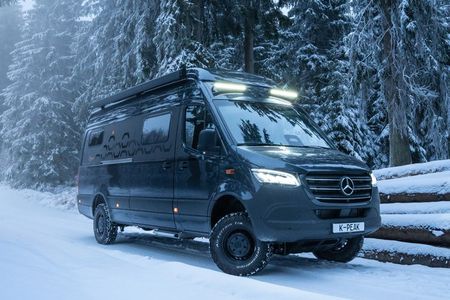 Mit der Edition K-peak erfüllt Yucon alle Wünsche freiheitsliebender Abenteurer, die großen Wert auf Unabhängigkeit legen und dennoch auf den Komfort eines Reisemobils nicht verzichten wollen