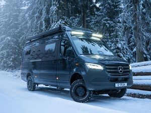 Mit der Edition K-peak erfüllt Yucon alle Wünsche freiheitsliebender Abenteurer, die großen Wert auf Unabhängigkeit legen und dennoch auf den Komfort eines Reisemobils nicht verzichten wollen Mit der Edition K-peak erfüllt Yucon alle Wünsche freiheitsliebender Abenteurer, die großen Wert auf Unabhängigkeit legen und dennoch auf den Komfort eines Reisemobils nicht verzichten wollen