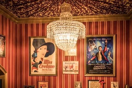 Dank des edlen, nostalgischen Ambientes ist nicht nur die Filmcrew der Eberhofer-Krimis bei ihren Premierenfeiern regelmäßig zu Gast im historischen Park-Kino von Bad Reichenhall
