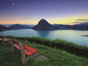 Mystische Atmosphäre im Schweizer Süden – hinter der St.-Michaels-Kapelle im Tessiner Parco San Michele erwartet Besucher ein Ausblick der an den Zuckerhut in Rio de Janeiro erinnert Mystische Atmosphäre im Schweizer Süden – hinter der St.-Michaels-Kapelle im Tessiner Parco San Michele erwartet Besucher ein Ausblick der an den Zuckerhut in Rio de Janeiro erinnert