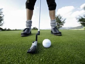 Bei der Golfsafari in der Allgaeu Sonne in Oberstaufen haben Hotelgaeste Gelegenheit, mit einem Profi abzuschlagen, aber Donald Trump ist nicht dabei Bei der Golfsafari in der Allgaeu Sonne in Oberstaufen haben Hotelgaeste Gelegenheit, mit einem Profi abzuschlagen, aber Donald Trump ist nicht dabei