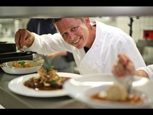 Fernsehkoch und Buchautor Alexander Fankhauser empfiehlt zur Weihnachtszeit Zillertaler Krapfen aus seiner Hochfuegener Heimat Fernsehkoch und Buchautor Alexander Fankhauser empfiehlt zur Weihnachtszeit Zillertaler Krapfen aus seiner Hochfuegener Heimat