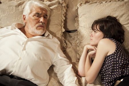 Nino (Mario Adorf) und Ada (Fritzi Haberlandt) entdecken ihre Seelenverwandtschaft