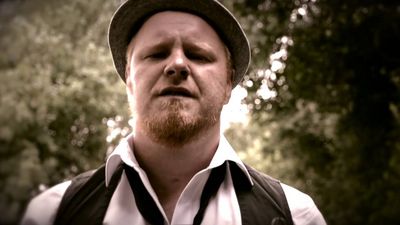Der Rot - bärtige Nordic-Pop-Poet zählt nicht erst seit gestern zur Elite der deutschen Musikszene