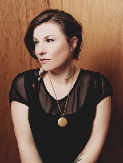 Christa Couture gibt Livekonzert Christa Couture gibt Livekonzert
